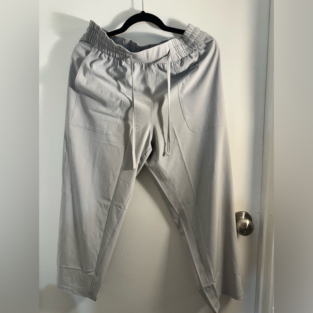 Lululemon women’s pants size 12 BNWT